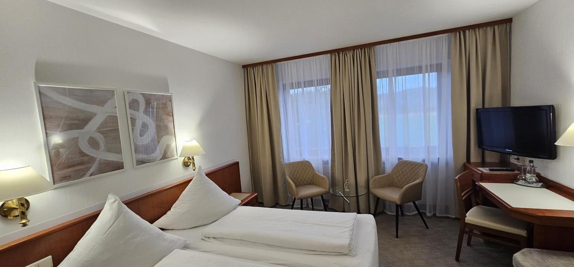 Hotel Garni Vierjahreszeiten Bad Staffelstein Ngoại thất bức ảnh